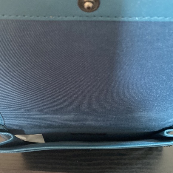 Blue scale multi card crossbody - Picture 4 of 5